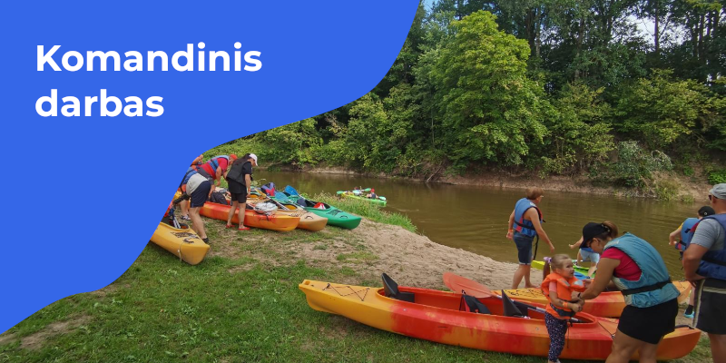 Plaukimas baidarėmis moko vaikus dirbti komandiškai
